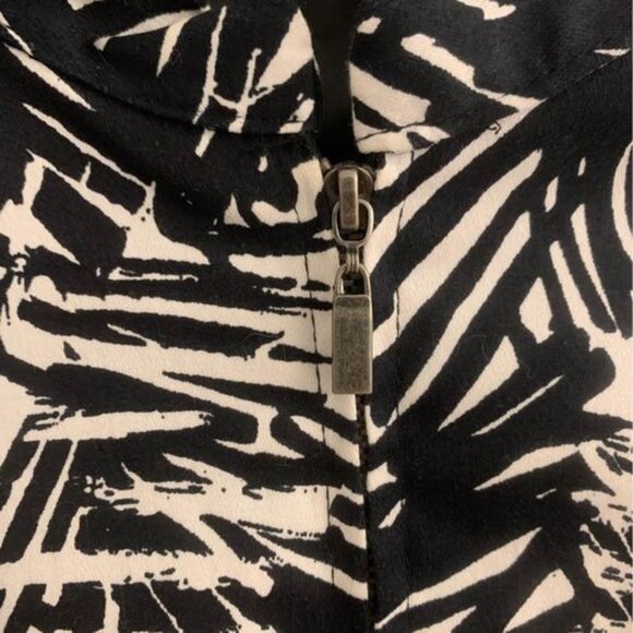 Women’s Size 1X Black and White 3/4 Sleeve Notations Jacket - Picture 5 of 6